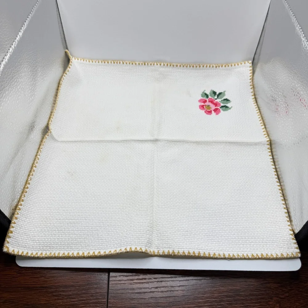 Vtg‎ Set of 6 Embroidered Floral Napkins White Gold Trim Tablecloth Cross Stitch